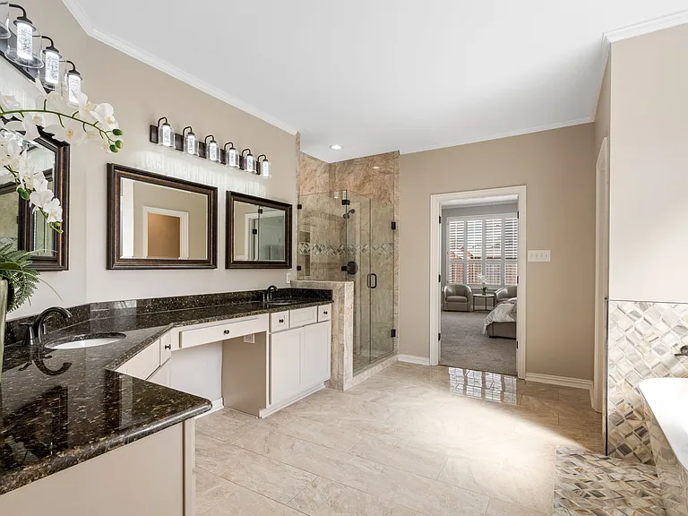684 Hollow Cir — Photo 15