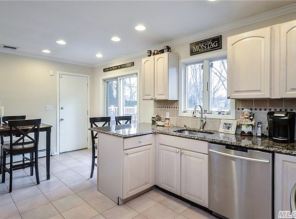 5th image of 158 Claremont St