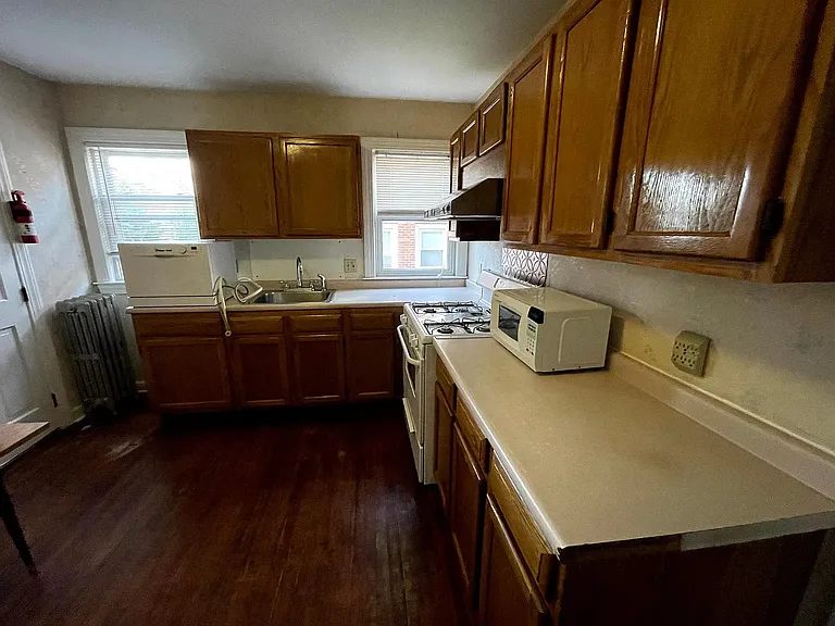 96 Lawton St #1 — Photo 11