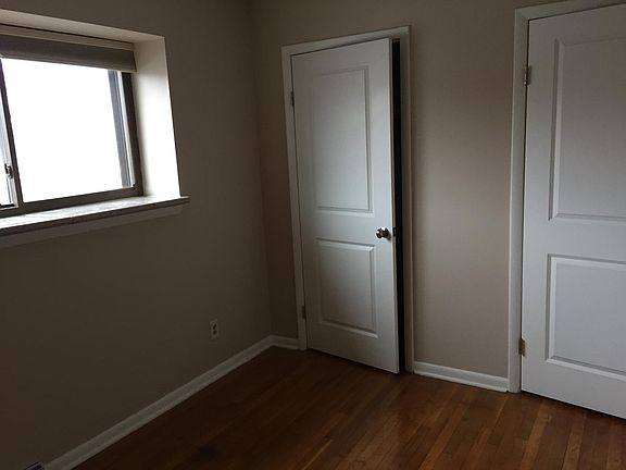 5th image of 1942 S Willoway Cres