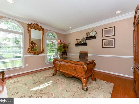 4th image of 31 Waterton Dr