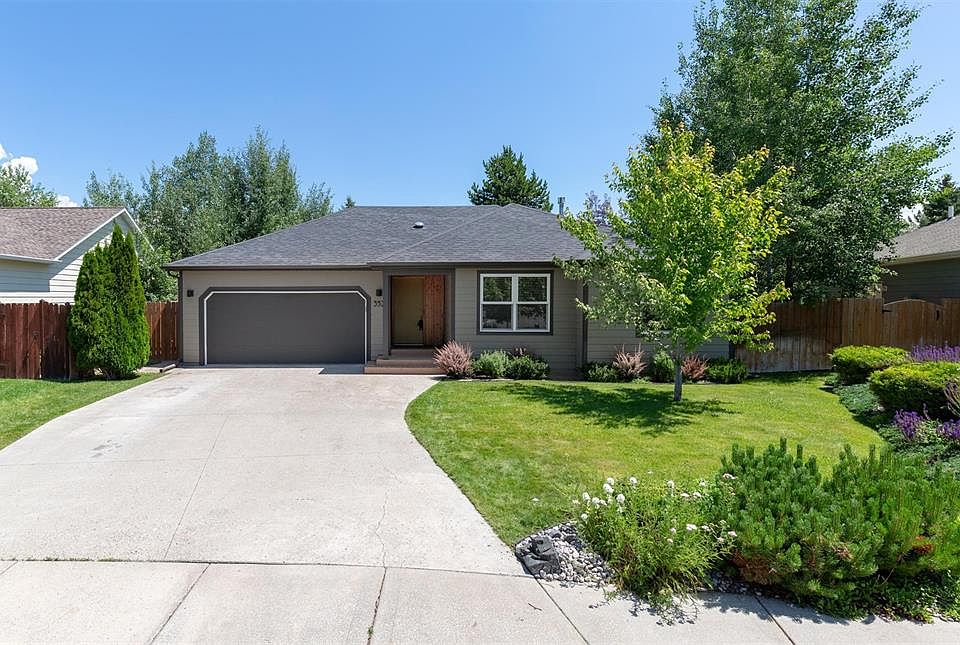 1st image of 352 Greenway Ct
