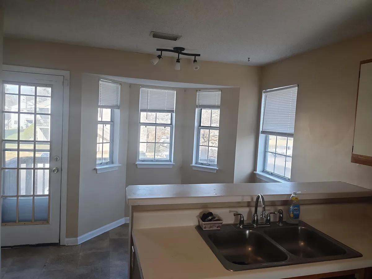 Building Photo - 221 Lantana Ln #B