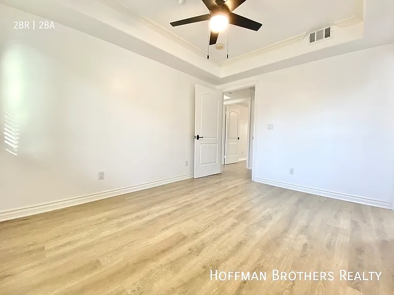 1837 Beloit Ave #202 — Photo 12
