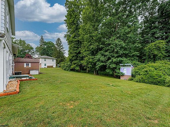 4th image of 210 Greystone Dr