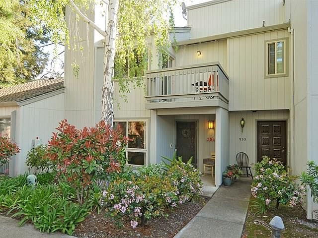 1st image of 953 Lakeshire Ct