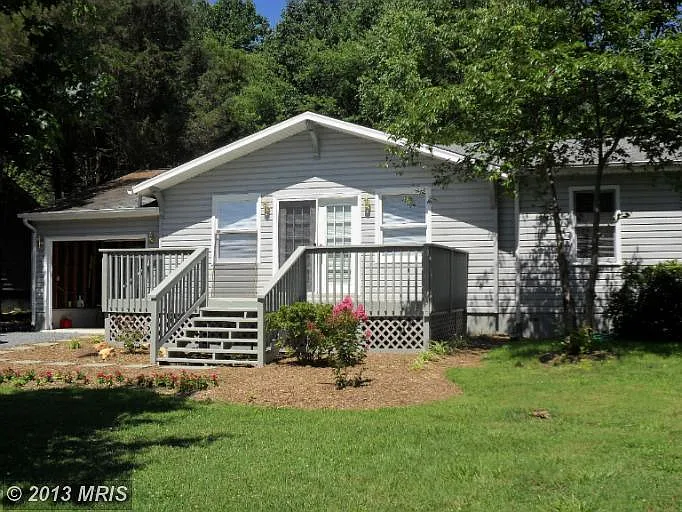 413 Harrison Cir photo 1