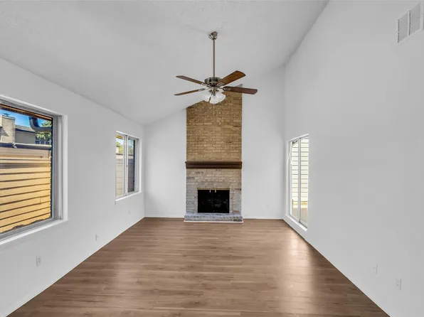 10387 Huntington Place Dr #387, Houston, TX 77099