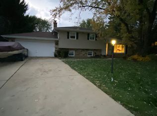 4N210 Locust Ave, West Chicago, IL 60185