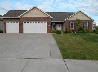 5371 Hugo Rd, Bettendorf, IA 52722