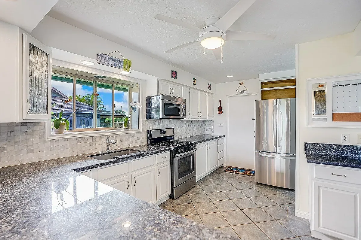 3 bed, 1358 sqft, $8,250 — Photo 1