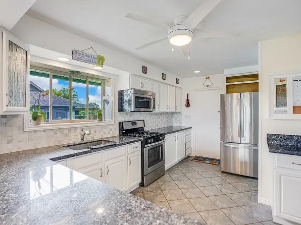 7276 Aina Pono St, Kapaa, HI 96746