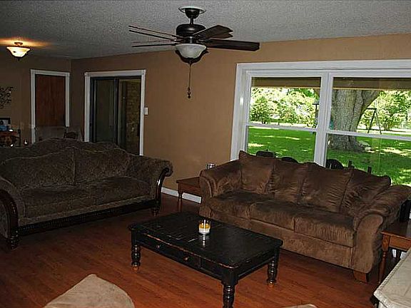 5th image of 1813 Dennis St