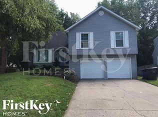 1935 E Sheridan Bridge Ln, Olathe, KS 66062