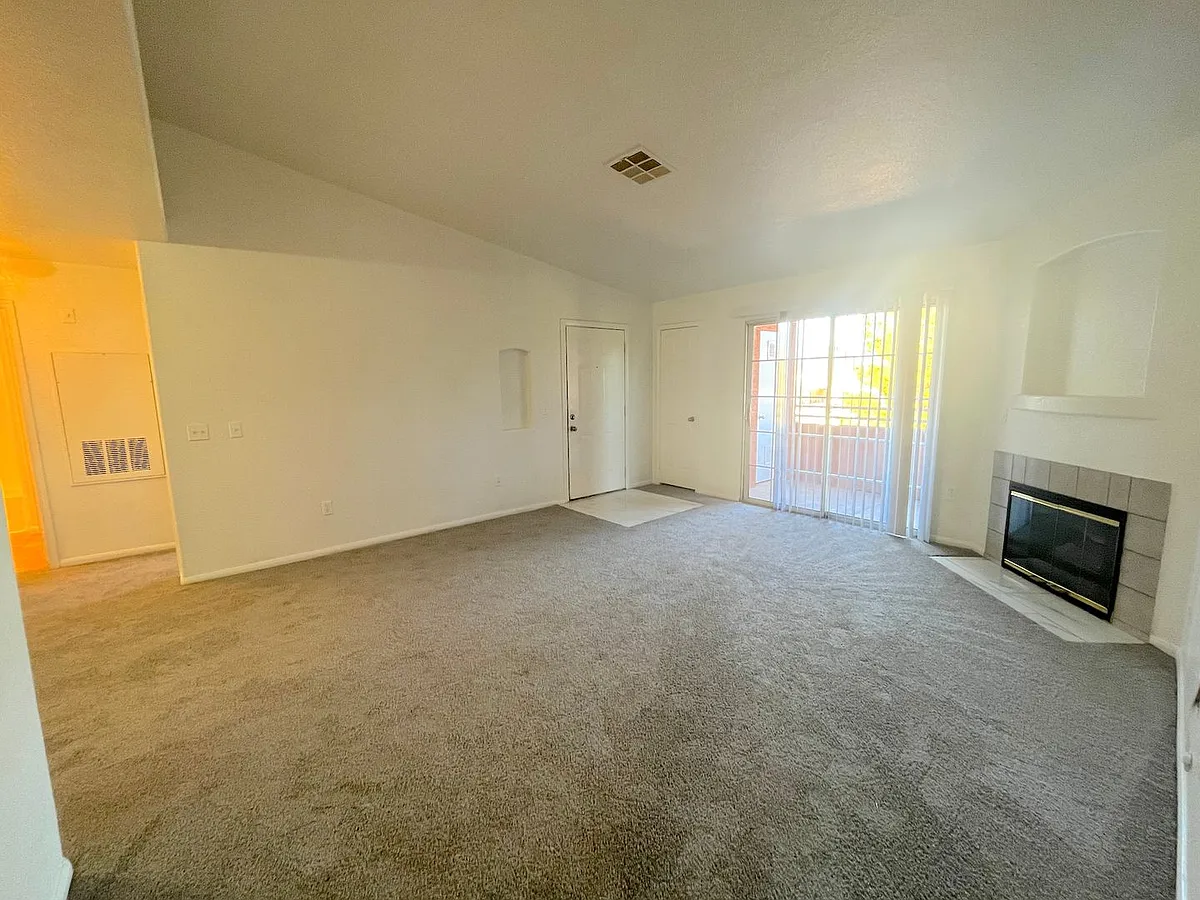 Building Photo - 4730 E Craig Rd #2113