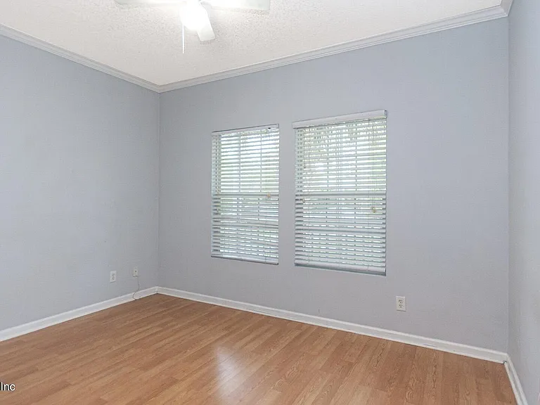 3237 Mayflower St S — Photo 19