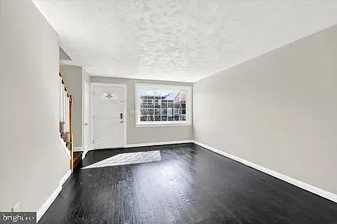3 bed, 2.0 bath, 1144 sqft, $1,990 — Photo 4