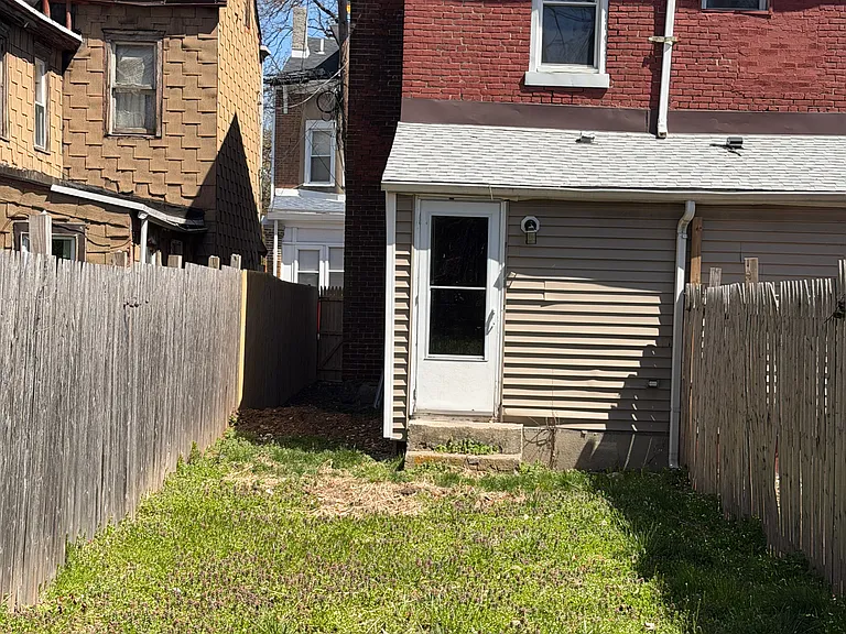 61 Asbury St — Photo 12