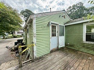 2nd image of 42 Whittier Rd