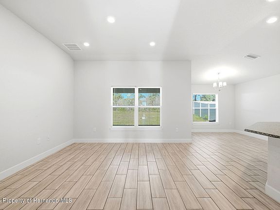 5th image of 4355 Sutherland St