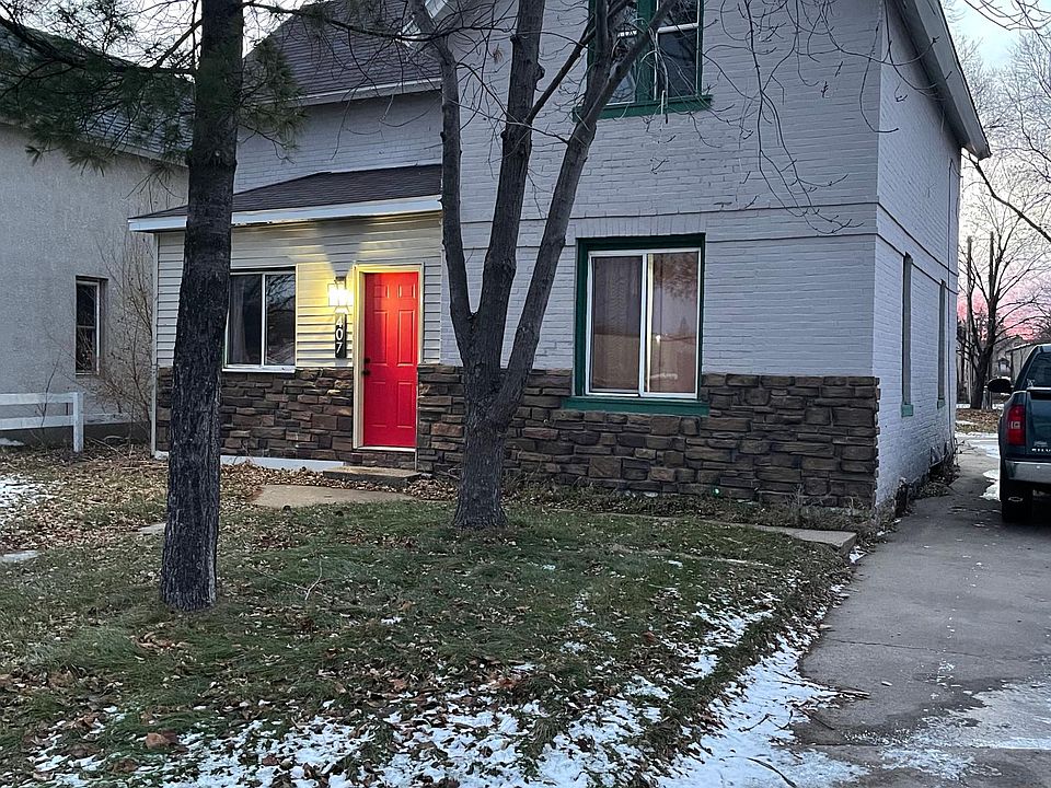 1st image of 407 Cooper Ave N
