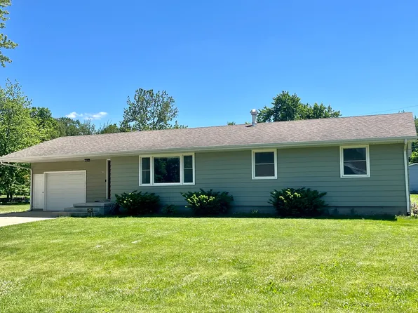 330 E 6th St, El Paso, IL 61738
