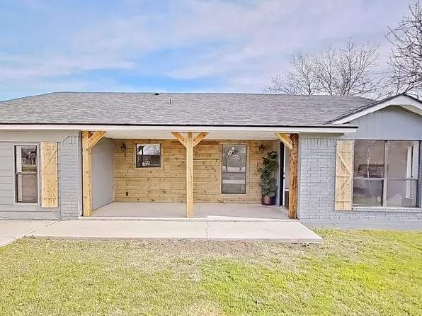 2016 14th St, Brownwood, TX 76801