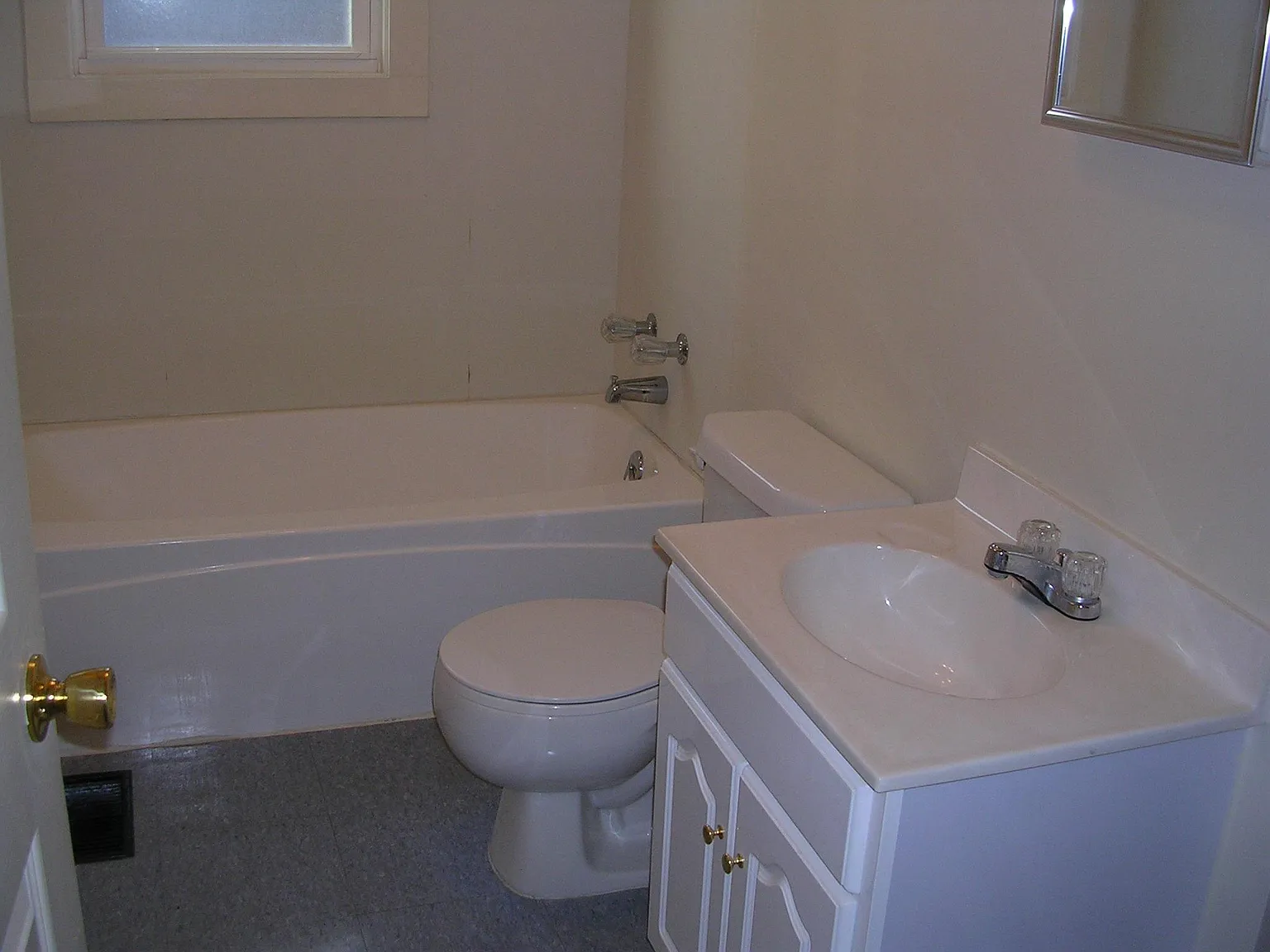 2 bed, 850 sqft, $995 — Photo 3