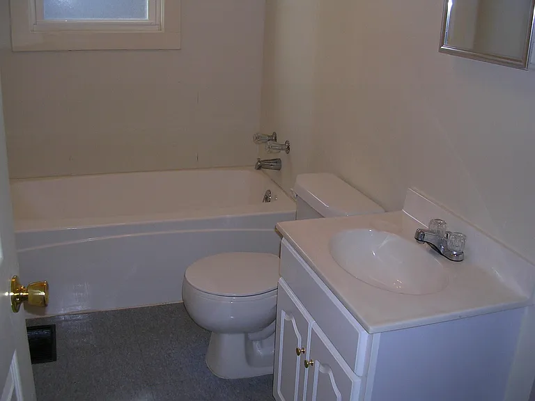 3016 Wurtele Ave — Photo 3