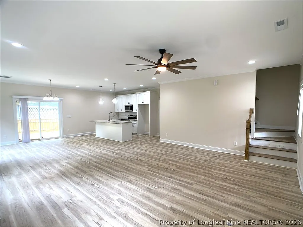 5 bed, 3.5 bath, 2620 sqft, $2,650 — Photo 3