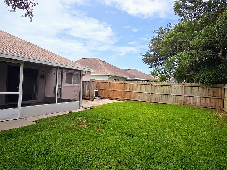 2564 Ventura Cir — Photo 17