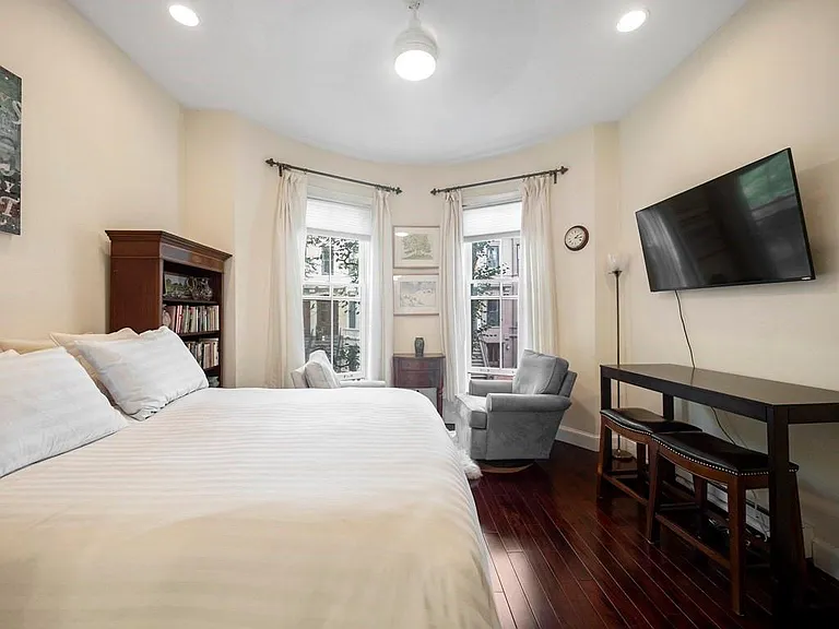 216 W Canton St #2 — Photo 4
