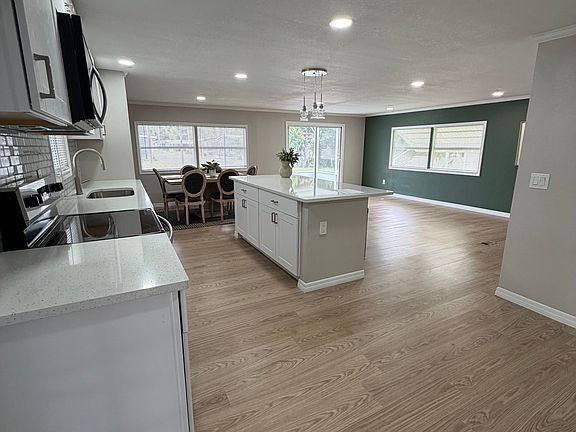 5th image of 4621 Goldfinch Dr