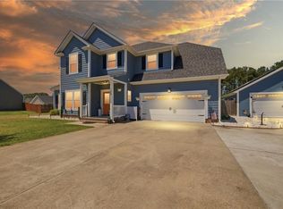 105 Little Acorn Trl, Moyock, NC 27958