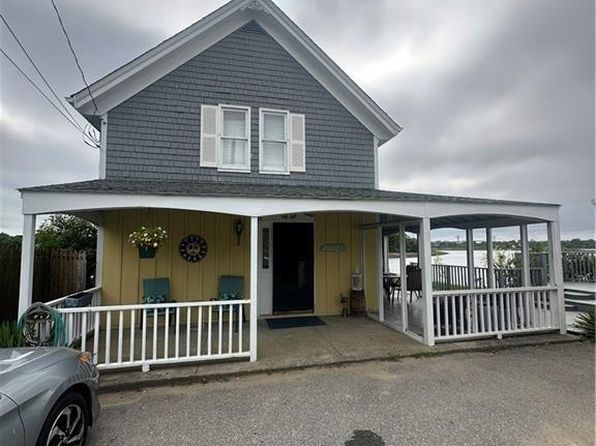 341 Riverside St, Portsmouth, RI 02871