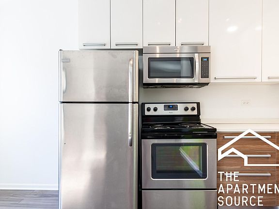 3rd image of 924 W Carmen Ave #7C