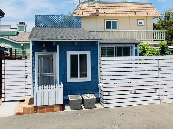 104 Welcome Ln, Seal Beach, CA 90740