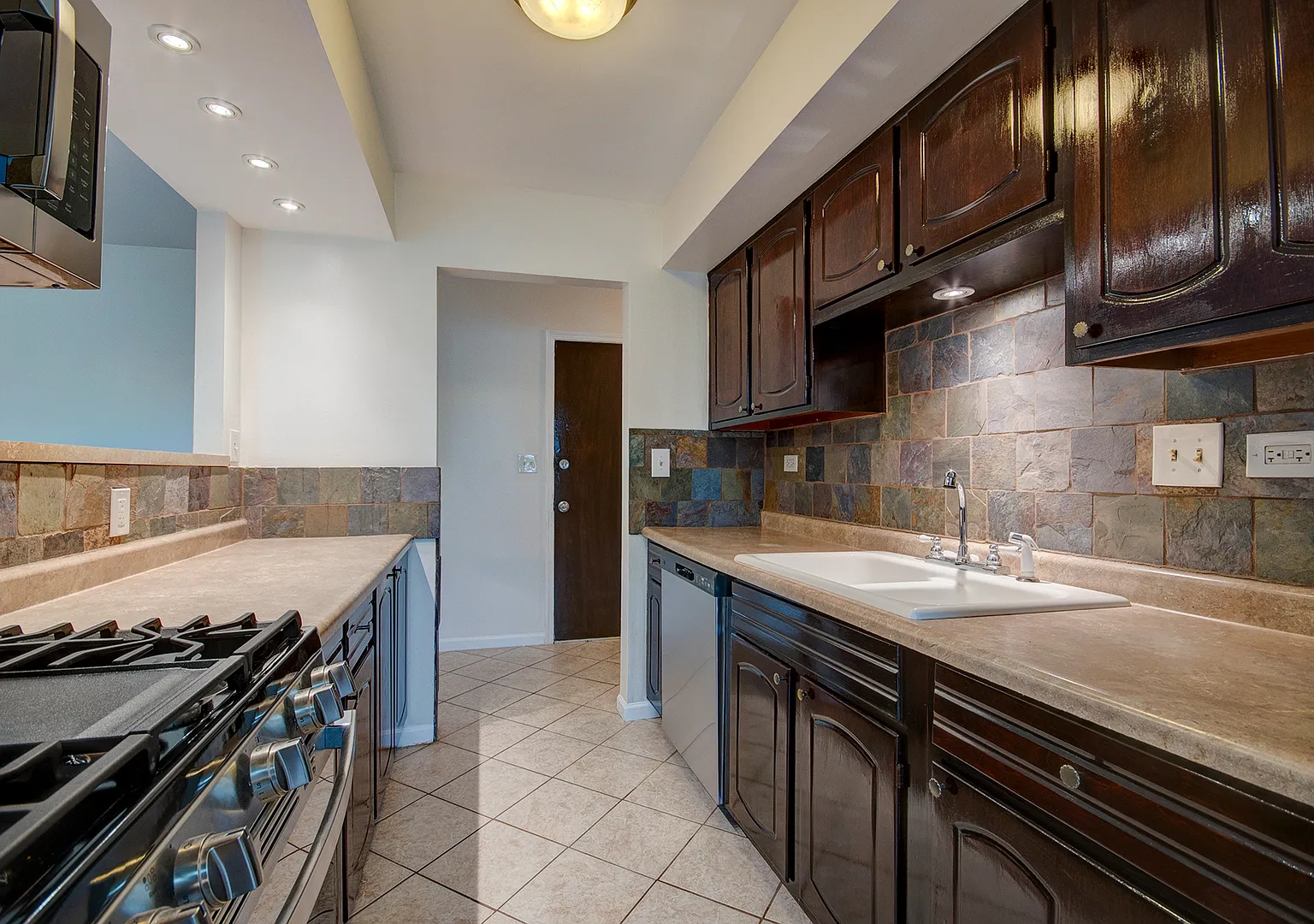 2 bed, 937 sqft, $1,850 — Photo 4