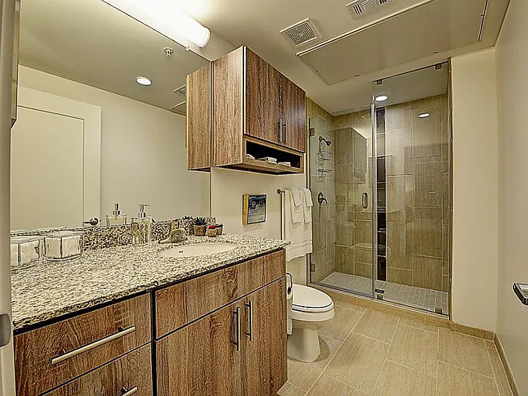Mid Main — Photo 28