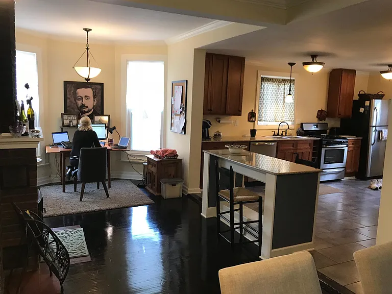 394 Alexander St — Photo 4