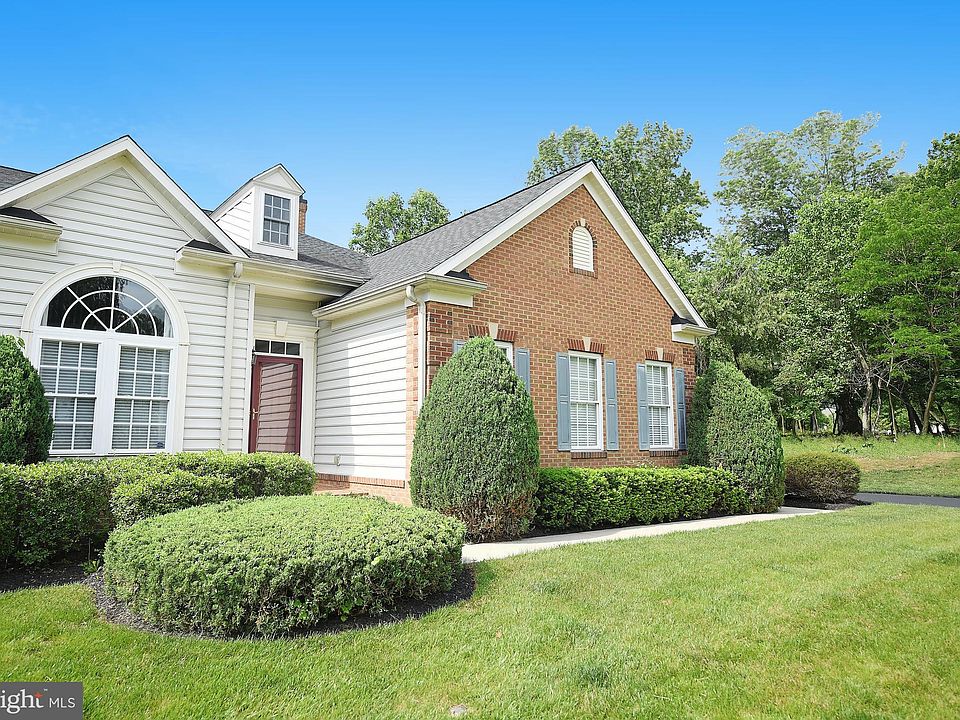 1st image of 301 Northlands Ct