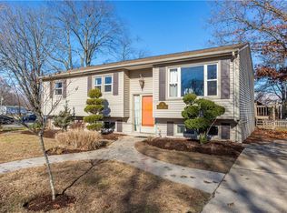 33 Gillmore St, Warwick, RI 02886