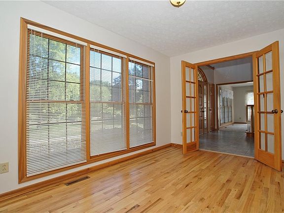 5th image of 4600 Valley Woods Dr
