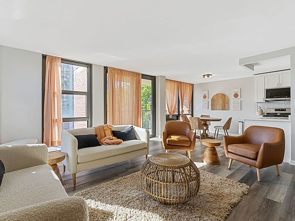 2nd image of 2941 S Michigan Ave APT 407