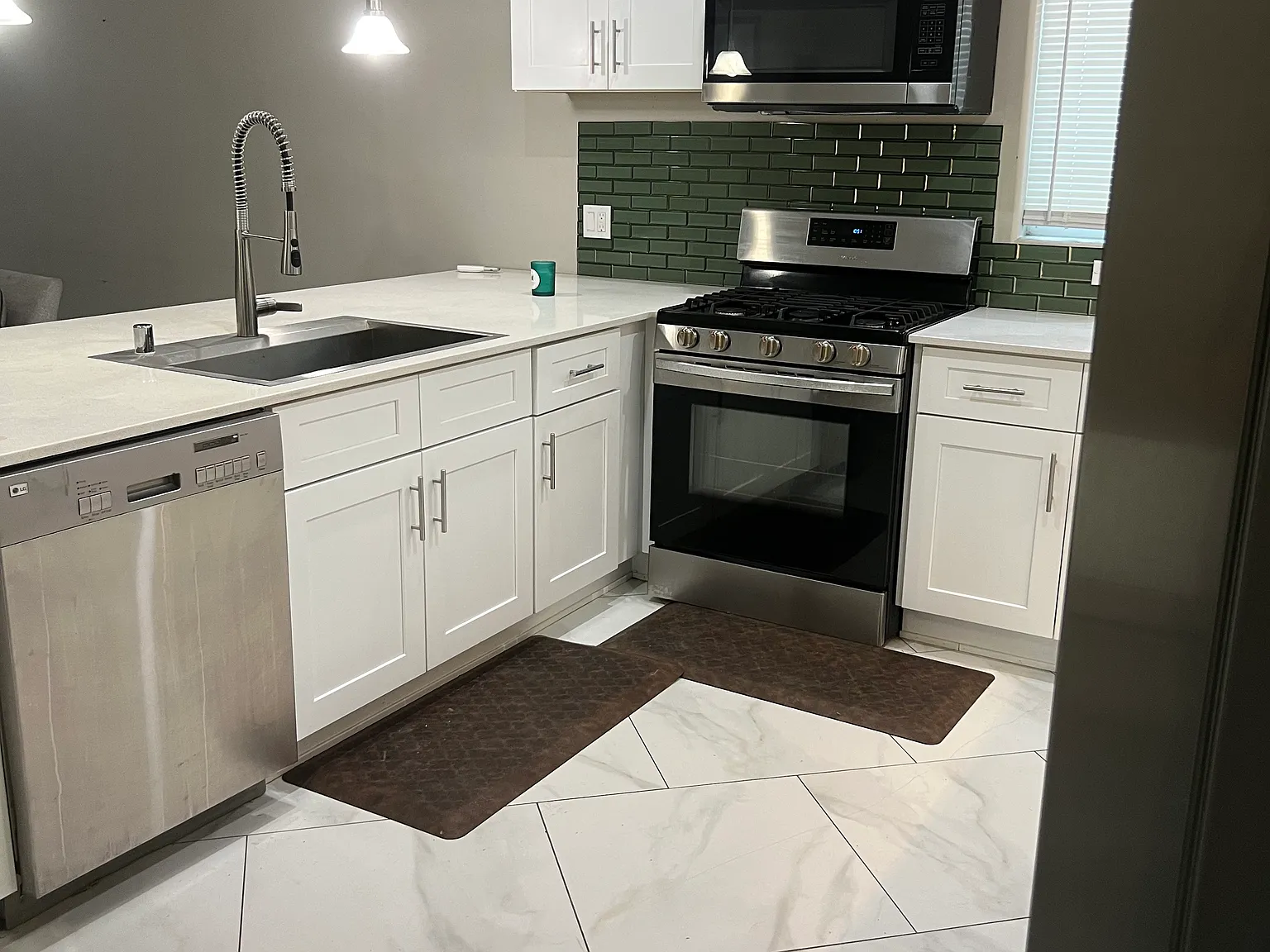 3 bed, 2.5 bath, 2000 sqft, $2,000 — Photo 4