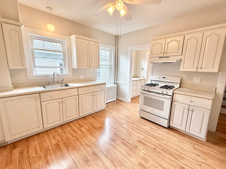 203 Maplewood St #2 — Photo 8