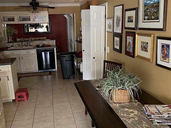 5th image of 630 Pecan St