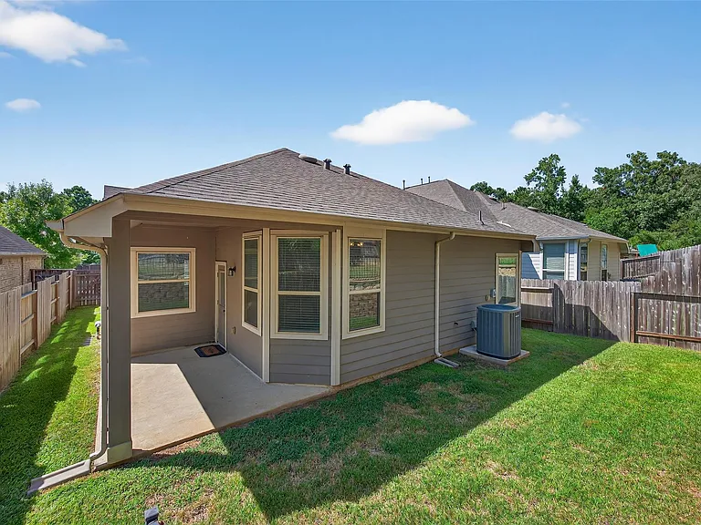 146 Kinnerly Peak Pl — Photo 36
