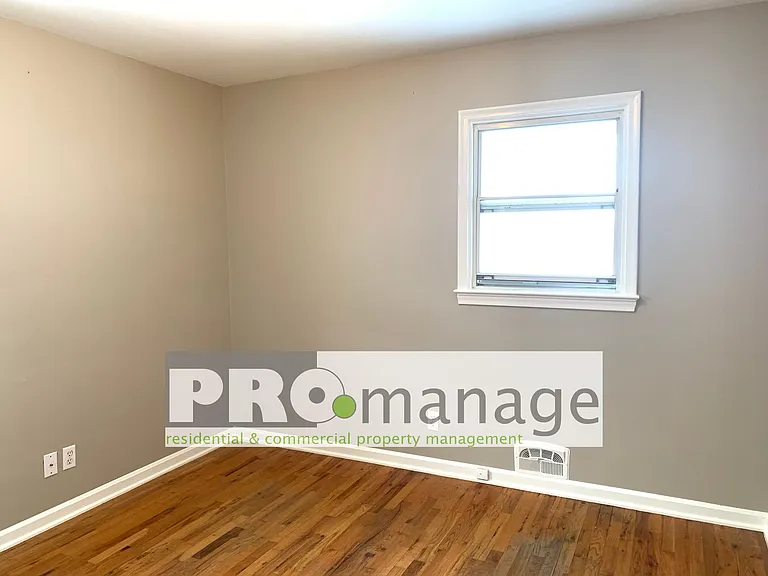 900 Spratt Ave — Photo 6