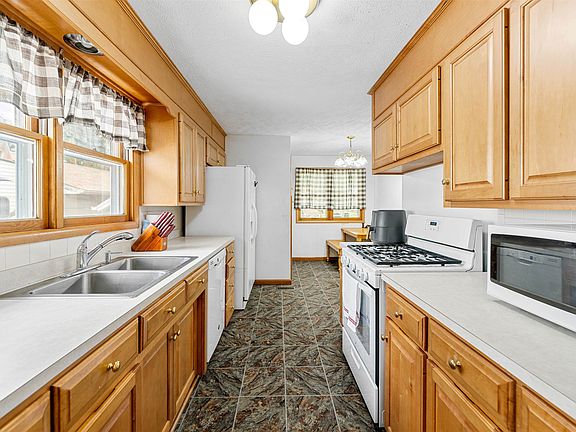 5th image of 817 Sheridan St